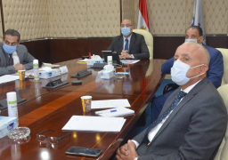 وزير الإسكان يستعرض البدائل المُقترحة للمخطط الاستراتيجى العام واستعمالات الأراضي بمدينة السويس الجديدة