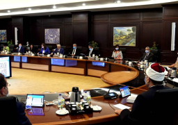 رئيس الوزراء يحذر من التخلي عن إجراءات “كورونا” الاحترازية