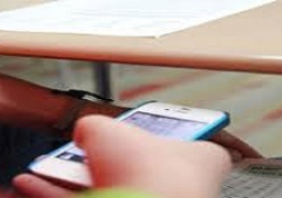 التعليم: ضبط 4 حالات غش بالمحمول بامتحانات الجيولوجيا والتفاضل وعلم النفس