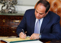 قرار جمهوري بمد خدمة رئيس هيئة قناة السويس لمدة عام