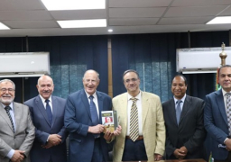 “قضايا الدولة” تسلم أصول كتابها الجديد لنشره بموسوعة الثقافة القانونية