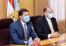 “عبد الوهاب” يبحث سياسات دعم وتشجيع الاستثمارات مع محافظ أسيوط