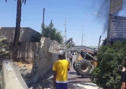 محتجون غاضبون يهدمون مقار أحزاب موالية لإيران فى الناصرية جنوب العراق