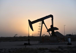 تراجع أسعار النفط مع ظهور مخاوف بشأن العرض والطلب