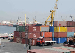 نشاط في حركة السفن وتداول البضائع والحاويات بميناء الإسكندرية