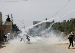 إصابة عشرات الفلسطينيين بالاختناق جراء قمع الاحتلال مسيرة كفر قدوم