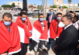 محافظ مطروح يستقبل المصريين الستة العائدين من ليبيا
