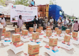الإمارات تقدم 16 طن مواد إغاثية لأهالي الساحل الغربي في اليمن