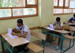 طلاب الثانوية العامة المؤجلين يؤدون امتحان اللغة الثانية والجبر والهندسة