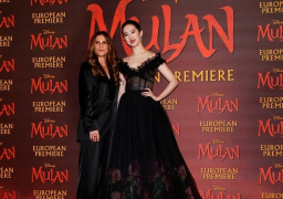 فيلم أنتجته شركة “ديزني” يواجه انتقادات بسبب شينغيانغ وهونج كونج