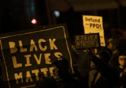 توقيفات ونهب في فيلادلفيا الأميركية غداة مقتل رجل أسود بيد الشرطة