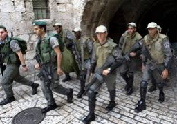 الاحتلال يعتقل 10 فلسطينيين من القدس والخليل وقلقيلية