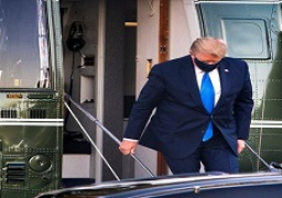 طبيب الرئيس الأميركي يؤكد أنه لم يظهر الثلاثاء “أعراضا” لكوفيد-19