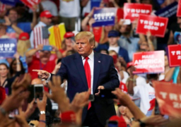 ترامب يشكك في صحة التصويت بالبريد .. وموقع حملته الالكترونى يتعرض للهجوم