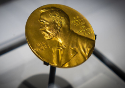 اليوم .. الإعلان عن الفائز بجائزة نوبل للكيمياء