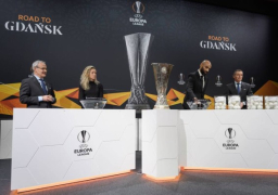 قرعة الدوري الأوروبي توقع آرسنال وروما وتوتنهام في مجموعات سهلة