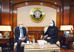 وزيرة التجارة والصناعة تبحث مع محافظ بورسعيد سبل تعزيز حركة الاستثمار الصناعي بالمحافظة .. نيفين جامع: بورسعيد مؤهلة لتكون مركزاً صناعياً ولوجيستياً