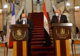 شكرى: العمليات الإرهابية فى فرنسا تستهدف زعزعة الاستقرار وليس لها علاقة بالدين الإسلامي