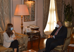 وزير الخارجية ومديرة البنك الأوروبى لإعادة الإعمار يبحثان المشروعات المشتركة
