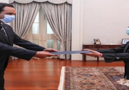 سفيرنا لدى سنغافورة ينقل تحيات الرئيس السيسي إلى رئيسة الجمهورية