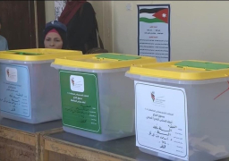 مراكز الاقتراع تفتح أبوابها أمام الناخبين في الانتخابات النيابية الأردنية