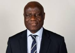 النائب الأول لرئيس الكاف يحل محله مؤقتا في رئاسة الاتحاد