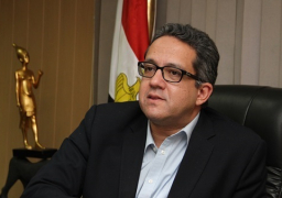 العناني يصدر قرارا بتنظيم مواعيد فتح و غلق المحلات السياحية