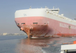 قناة السويس تشهد عبور حاملة السيارات الناقلة لقطار الشرق السريع