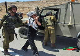 قوات الاحتلال تعتقل فتاة فلسطينية وتغلق حاجز قلنديا