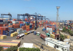 نشاط في حركة السفن وتداول البضائع والحاويات بميناء الإسكندرية