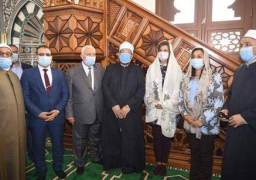 وزيرا الأوقاف والهجرة ومحافظ دمياط يفتتحون 3 مساجد في رأس البر