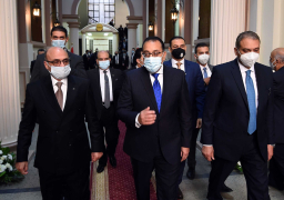 رئيس الوزراء يتفقد أعمال تطوير مجمع محاكم عابدين ويشيد بمستوى التنفيذ