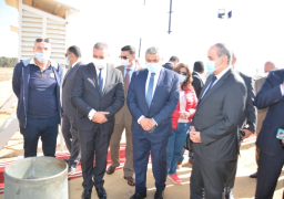 صور.. وزير الطيران المدنى يتفقد محطة الآرصاد الجوية بالعاشر من رمضان