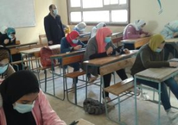 طلاب أولى ثانوى يؤدون الامتحانات التدريبية فى الفيزياء والفلسفة اليوم