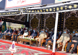 محافظ القليوبية ورئيس اركان قوات الدفاع الشعبي يشهدان إصطفاف المعدات الهندسية والفنية المشاركة في التدريب العملي المشترك صقر 72 لمجابهة الأزمات والكوارث