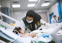 “مركز سلمان للإغاثة” يوزع حقائب شتوية ومساعدات غذائية فى عدة دول