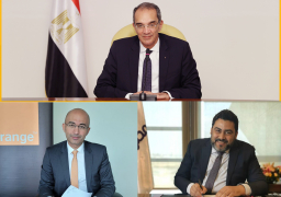 وزير الاتصالات وتكنولوجيا المعلومات يشهد توقيع الشركة المصرية للاتصالات وشركة أورنج مصر عددًا من الاتفاقيات التجارية