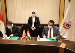 توقيع مذكرة تفاهم بين “الصحة ” والسفير الصينى لتوفير لقاحات كورونا