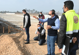 الرئيس السيسى يتفقد الطريق الدائري الاوسطي