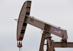 أسعار النفط تتراجع وسط ترحيب المتعاملين بأنباء لقاح كورونا