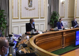 وزير الاتصالات يستعرض تقريرا حول مشروع منصة “مصر الرقمية”
