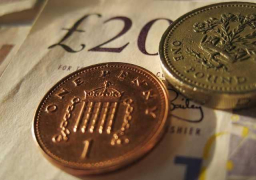 الاسترليني يهبط مع ظهور سلالة جديدة من فيروس كورونا