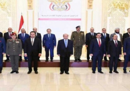 الحكومة اليمنية الجديدة تؤدي اليمين الدستورية أمام الرئيس عبد ربه منصور هادي
