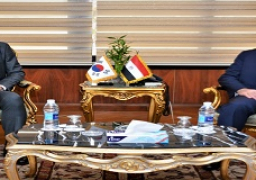 وزير الطيران يبحث مع سفير كوريا الجنوبية سبل التعاون بين البلدين