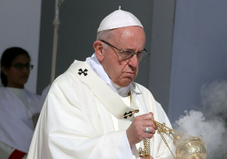 بابا الفاتيكان يدعو لإيصال اللقاحات ضد ” كورونا” المستجد للعالم أجمع