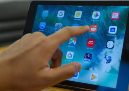 التعليم توجه طلاب الأول الثانوى باستلام شريحة التابلت استعدادا للامتحان التجريبى