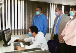 وزير السياحة والآثار يتفقد أعمال مركز تتبع المركبات السياحية بالوزاررة