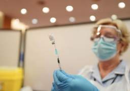 بريطانيا تجمع مليار دولار لتوزيع اللقاحات في الدول النامية