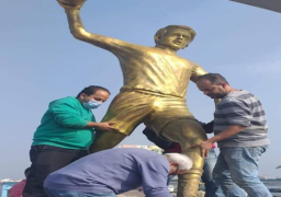 وضع تمثال للاعب كرة يد بمدخل الإسكندرية استعدادا لبطولة العالم
