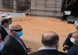 بالصور .. وزير النقل يتفقد مشروع القطار الكهربائي LRT ويتابع أعمال الإنشاء بجسر المشروع